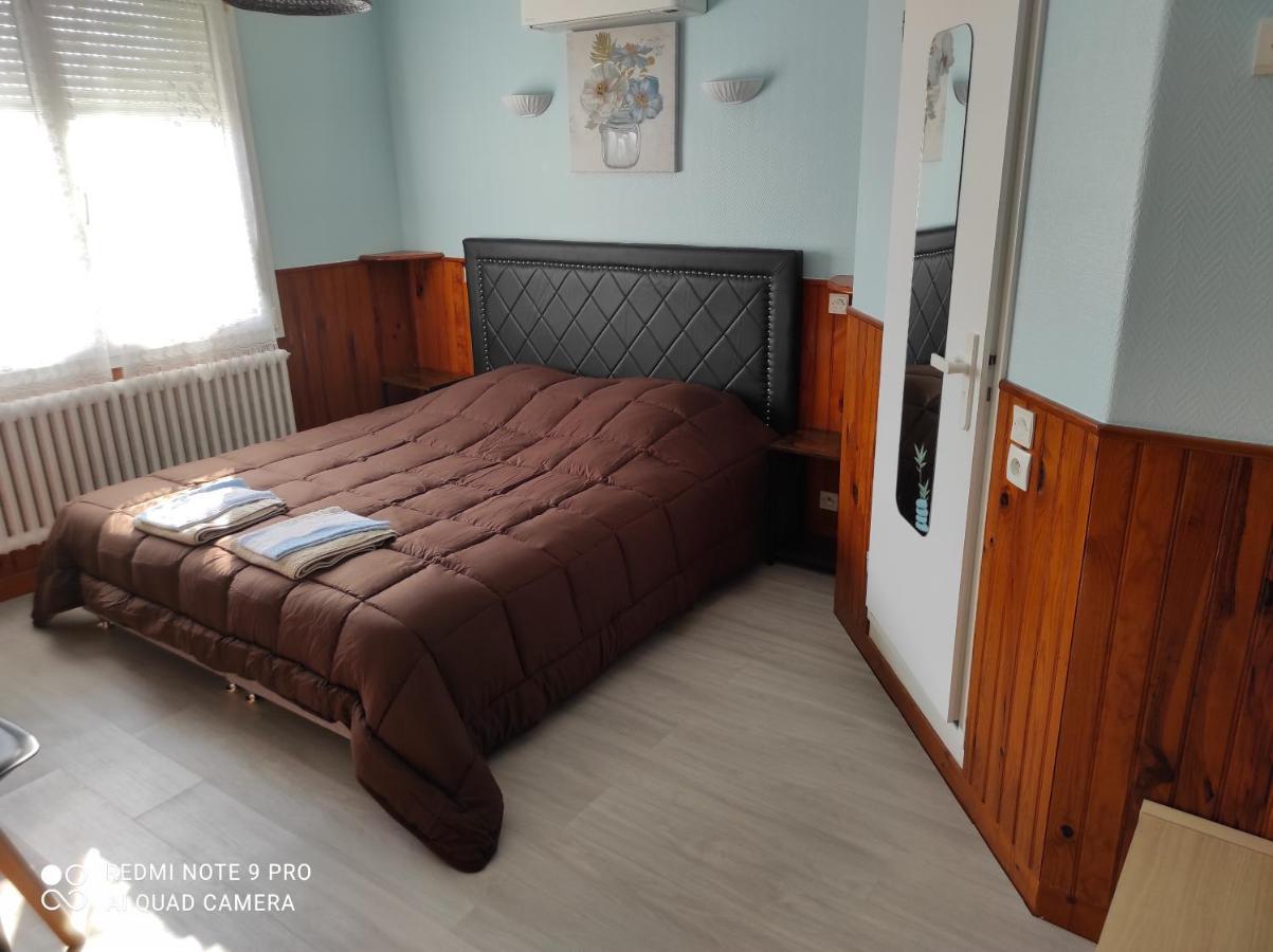 Hôtel de la Place Germigny-des-Prés Extérieur photo